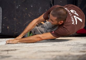 Street boulder: arrampicare in città