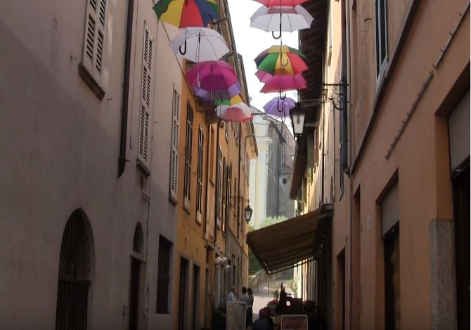 Il centro storico di Arona - Foto: Renzo Manganotti / YouTube