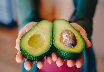 l-avocado-e-perfetto-nella-dieta-di-chi-fa-sport-ecco-perche-Foto-coyot-Pixabay