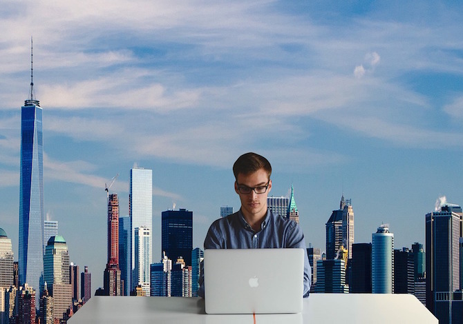 stare-seduti-troppo-tempo-fa-male-anche-al-cervello-ma-si-puo-rimediare