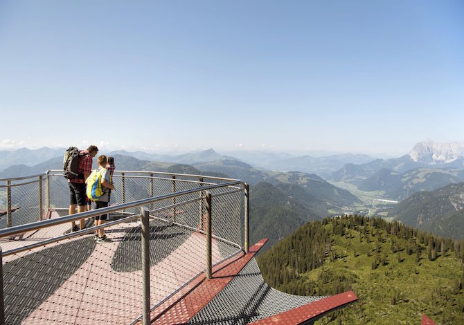 tirolo-bambini-Triassic-Parc-Waidring-Tirol-Werbung-Frank-Bauer.