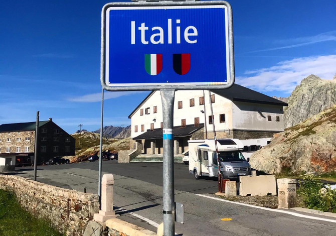 La mia Via Francigena a piedi: dal Gran San Bernardo in Svizzera all'Italia