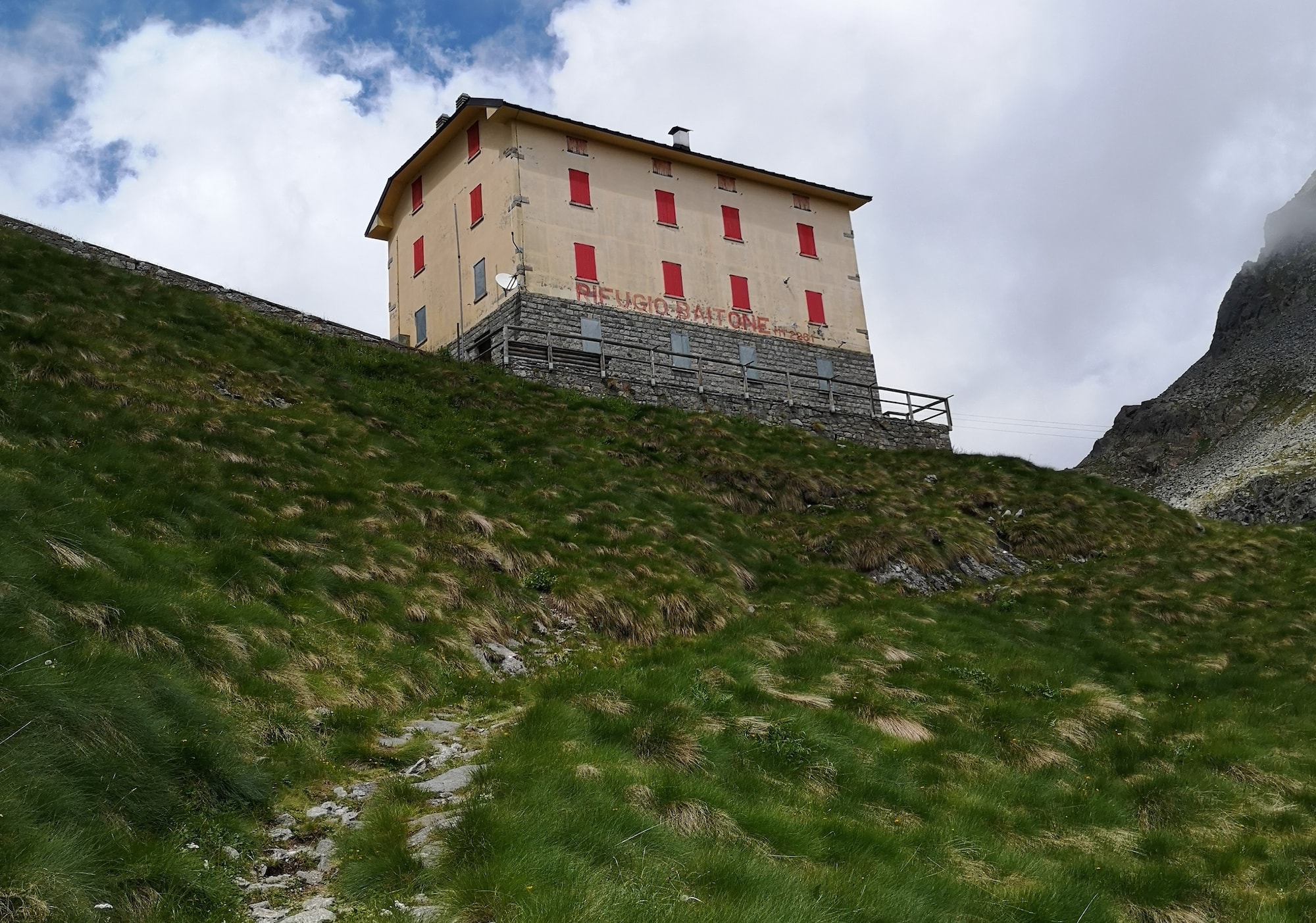 escursioni-in-lombardia-trekking-rifugio-baitone
