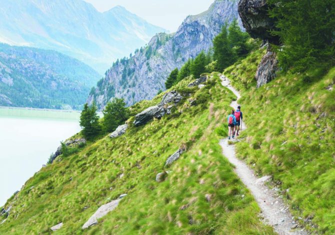 Bastoncini da trekking in montagna
