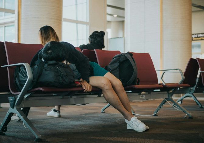 Jet lag: 5 trucchi naturali per non soffrirlo