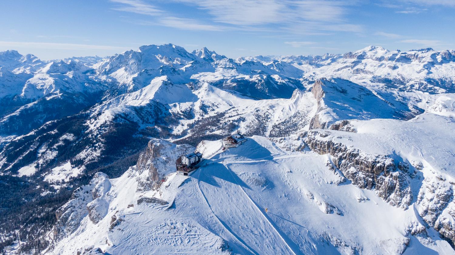 Sciare dall'Alta Badia a Cortina grazie alla nuova cabinovia Cortina Skyline