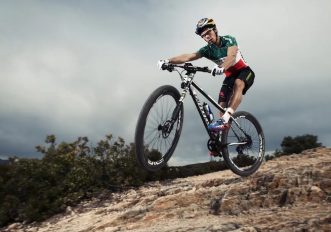 come-pedalare-su-una-mtb-i-consigli