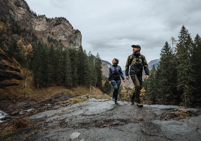 Come vestirsi a cipolla durante le escursioni in montagna