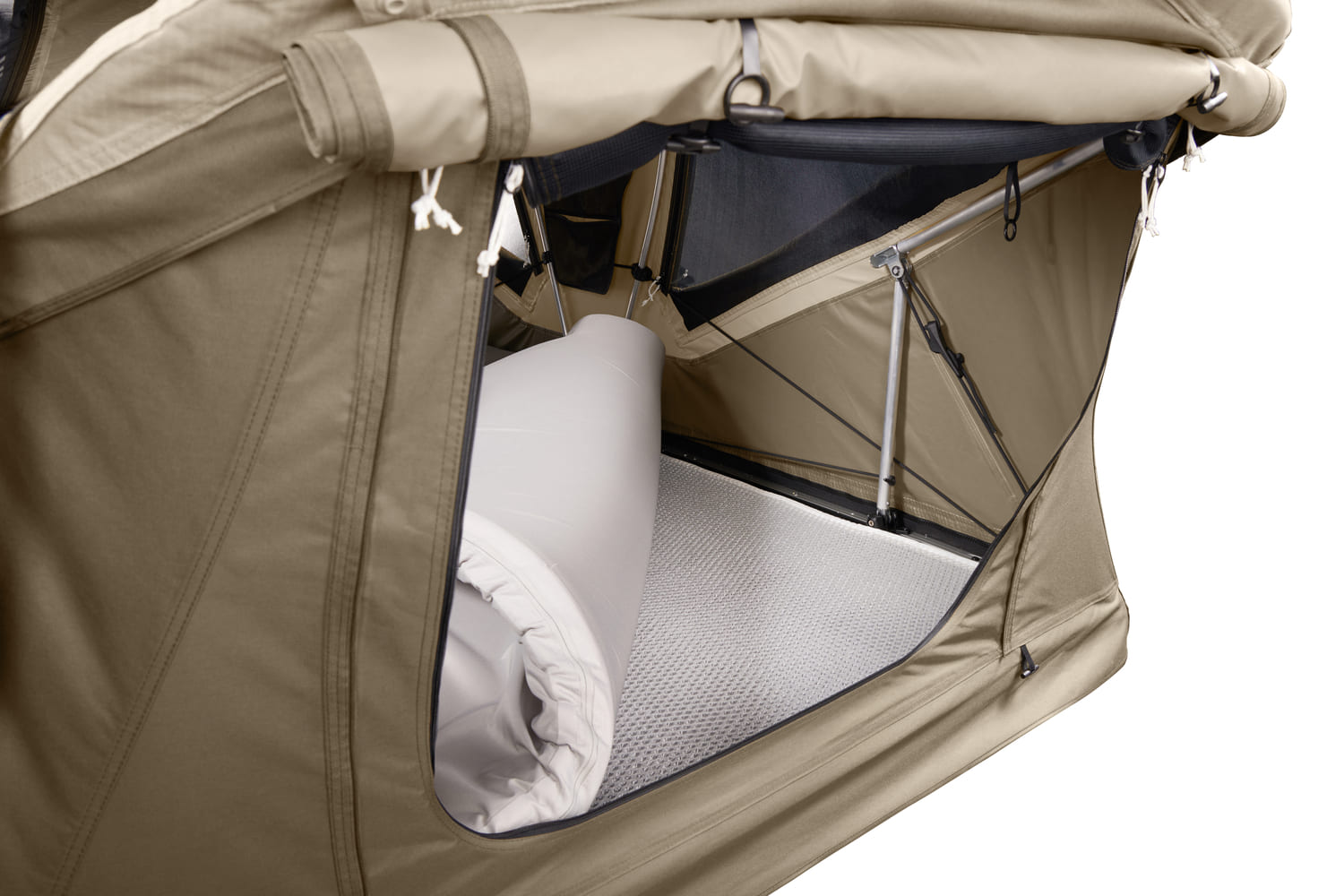 Thule Approach: 2 cuori, una macchina e tanta avventura