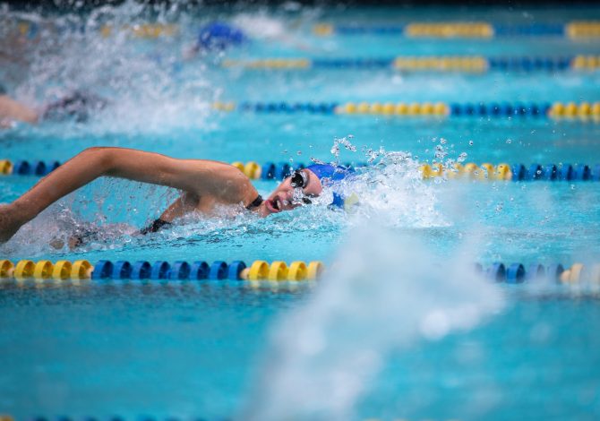 Perché dovresti andare in piscina proprio adesso che arriva l'inverno