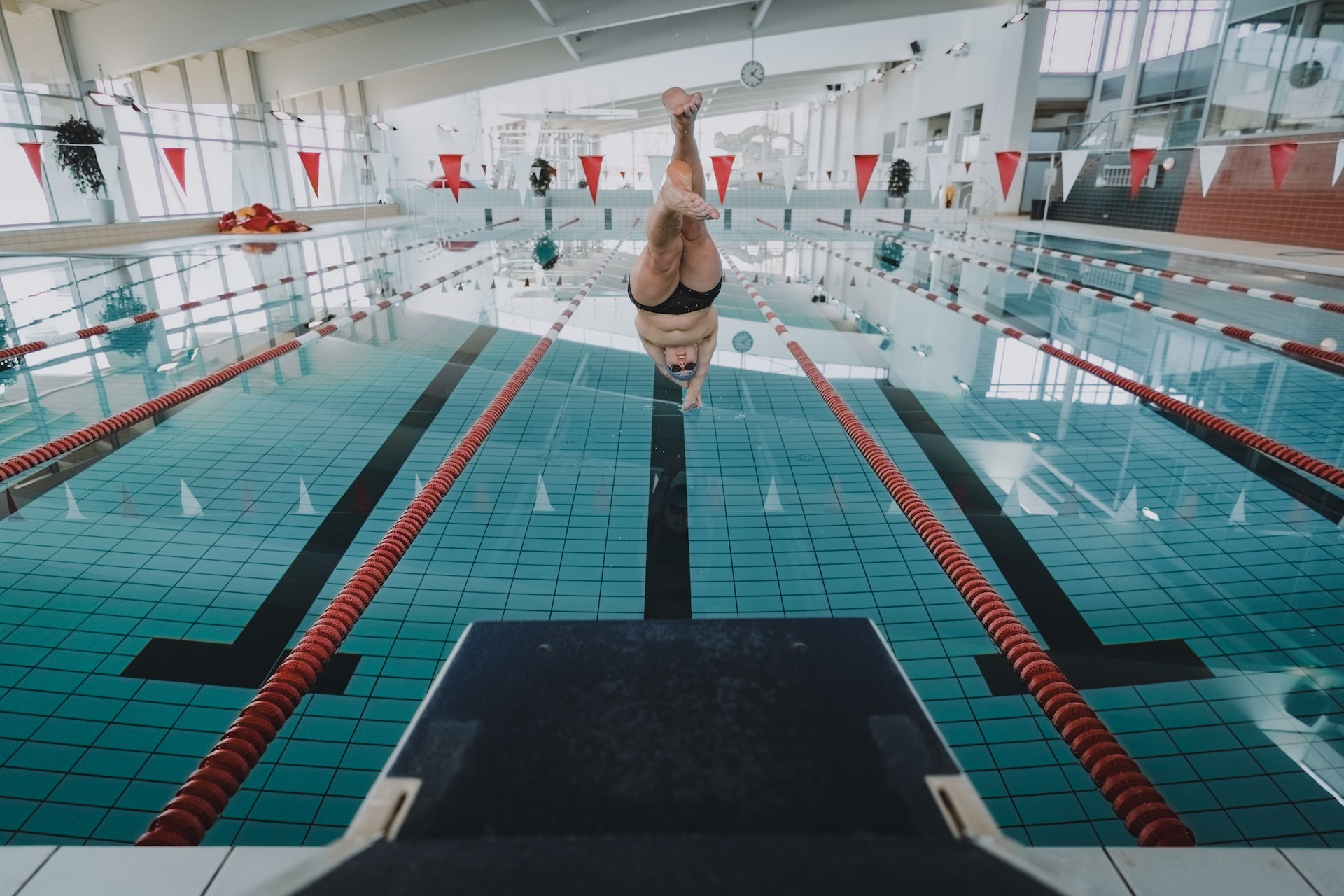 Perché dovresti andare in piscina proprio adesso che arriva l'inverno