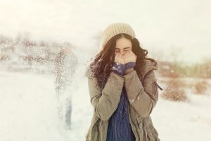 Occhi che lacrimano per il freddo: cosa fare?