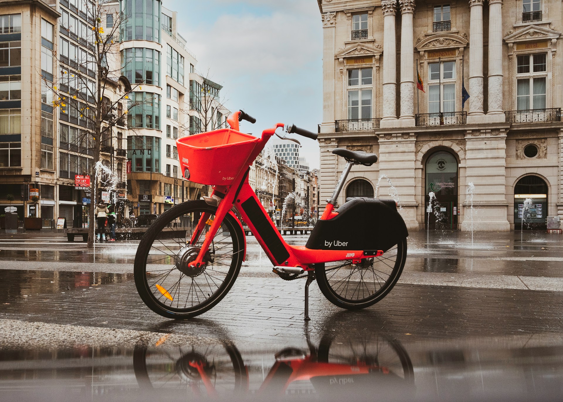 Bici elettrica con la pioggia