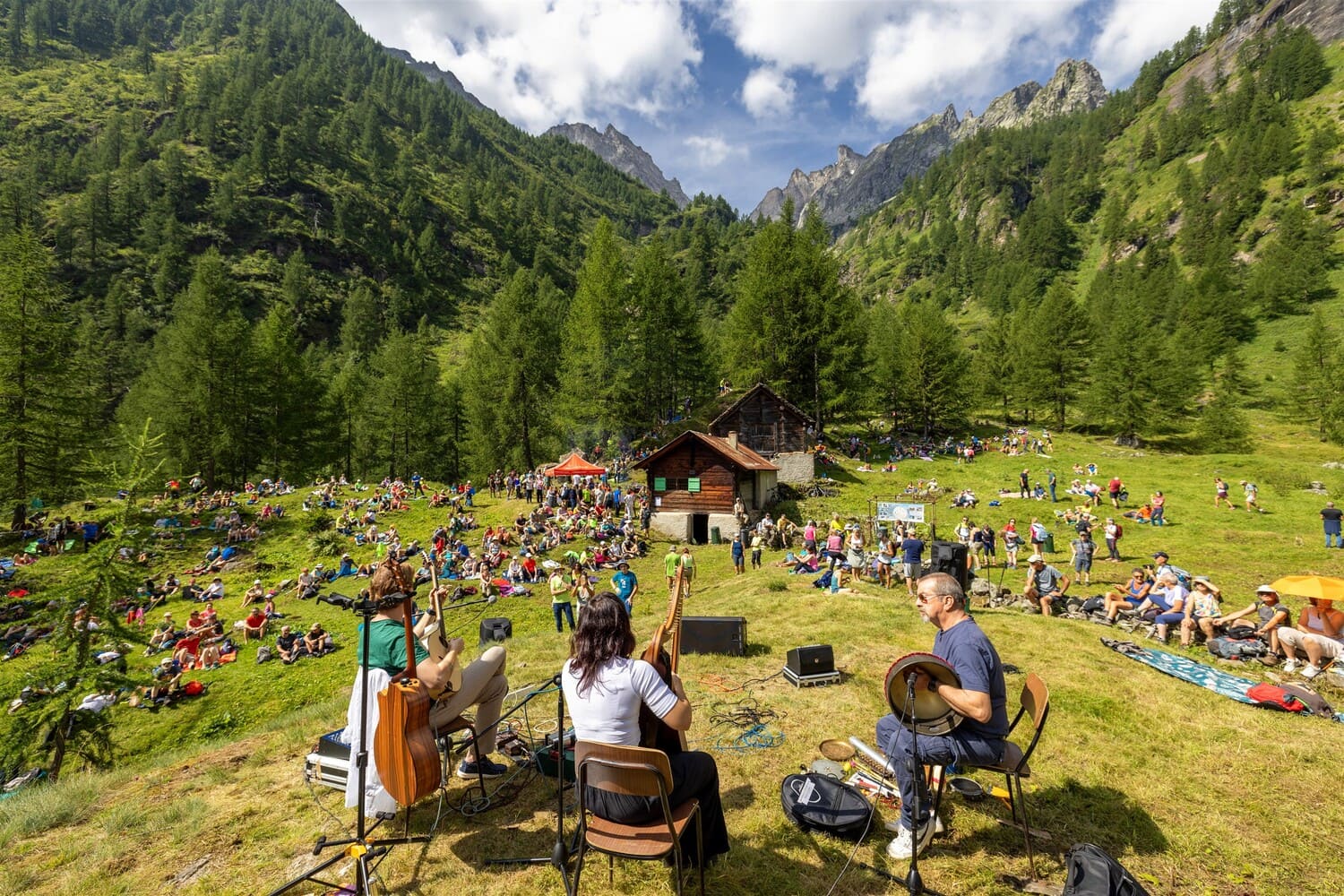 Se vuoi passare l'estate tra laghi e montagne, questo è un posto dove andare