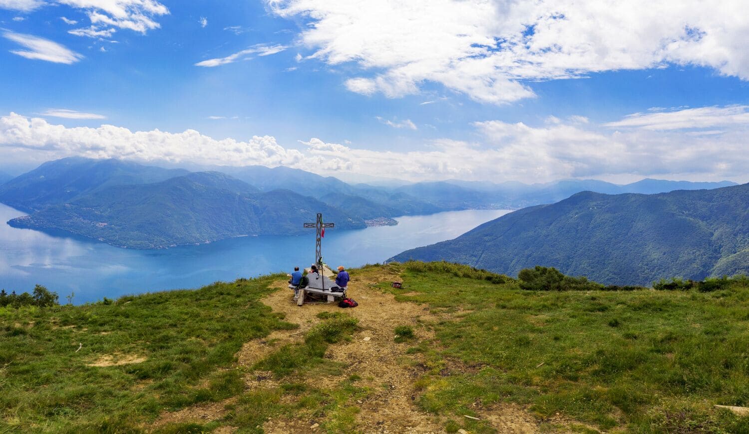 Se vuoi passare l'estate tra laghi e montagne, questo è un posto dove andare Distretto Turistico dei Laghi, Monti e Valli dell’Ossola