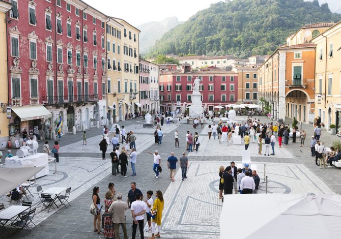 White Carrara 2025