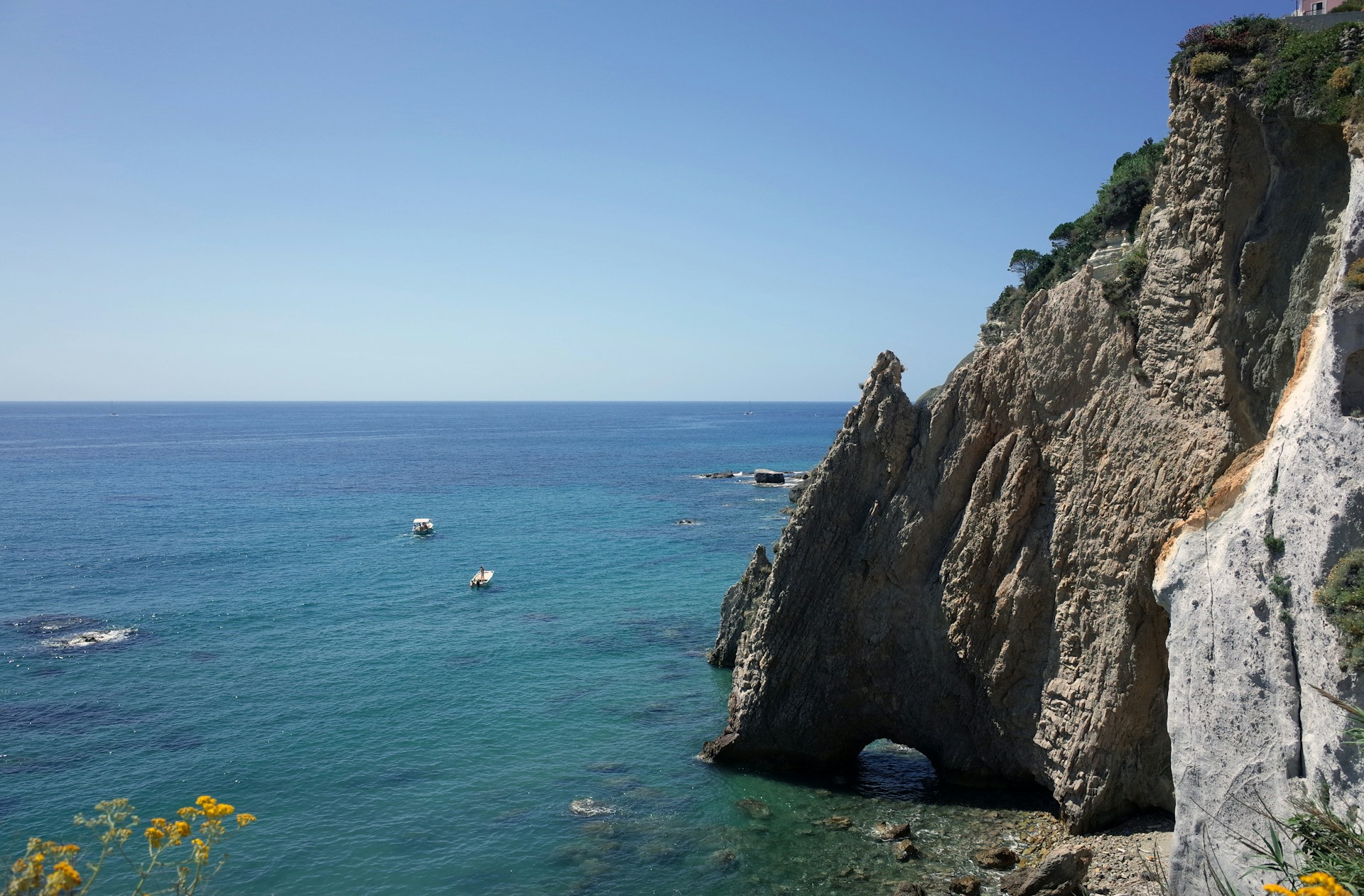 Queste spiagge si trovano tra natura, storia e un mare cristallino