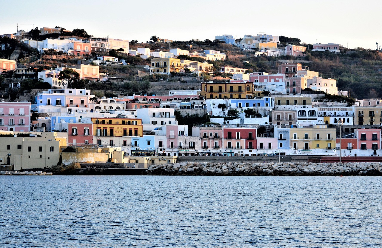 Ponza, borgo colorato Lazio