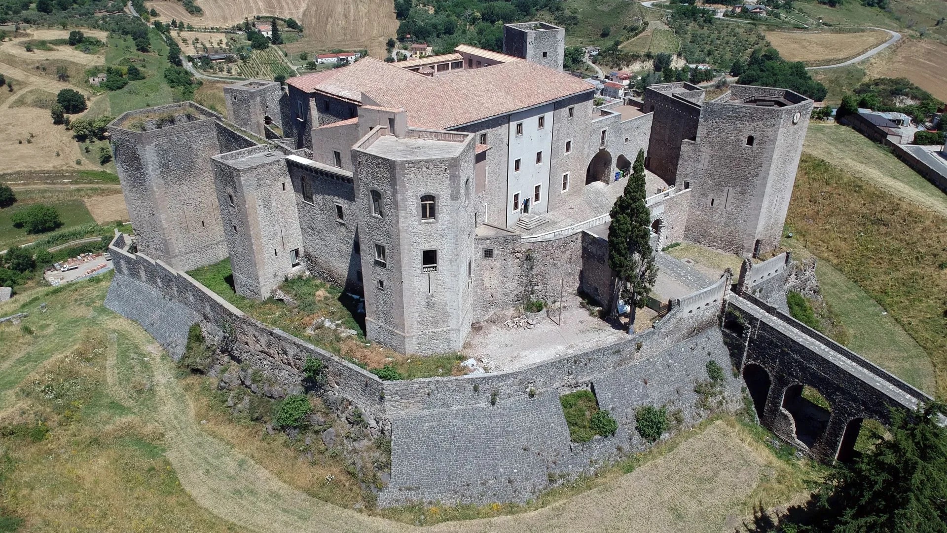Castello-di-Melfi-basilicata