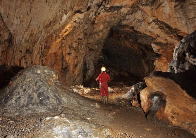 grotta-samograd