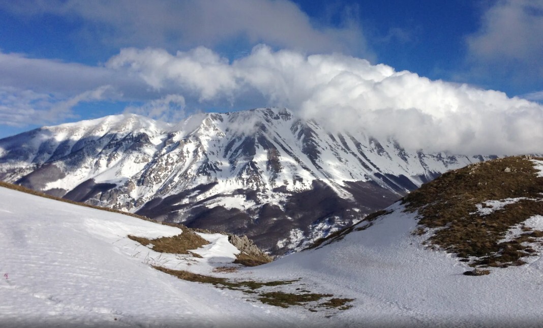 Ciaspolate indimenticabili: gli itinerari più belli sulla neve in Italia