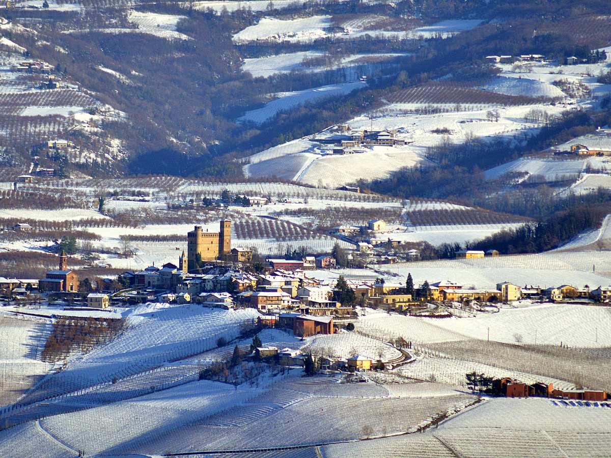 Serralunga d'Alba in inverno