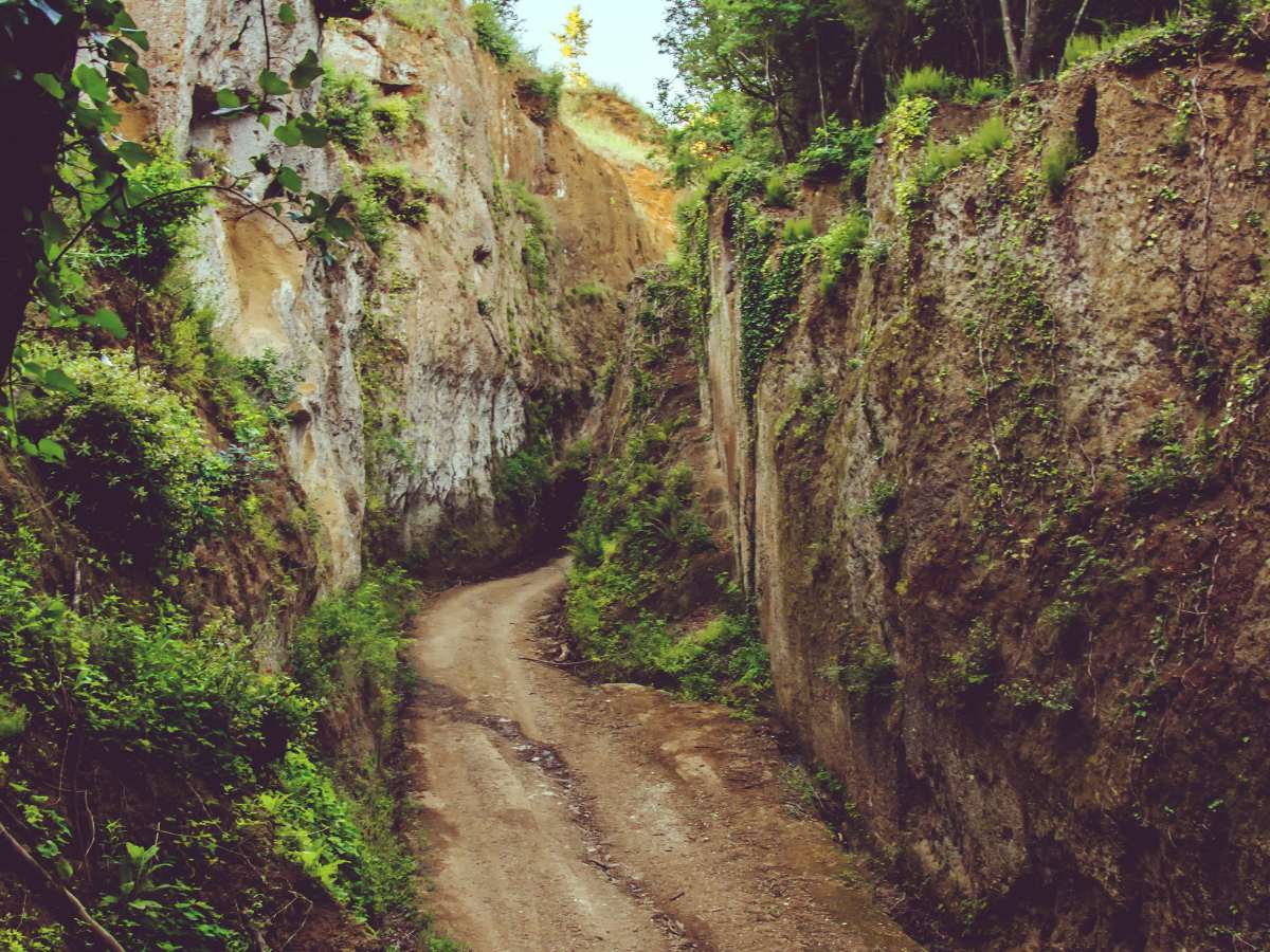 Via Cava in Italia