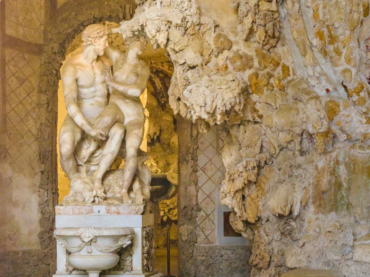 Paride ed Elena, Grotta del Buontalenti