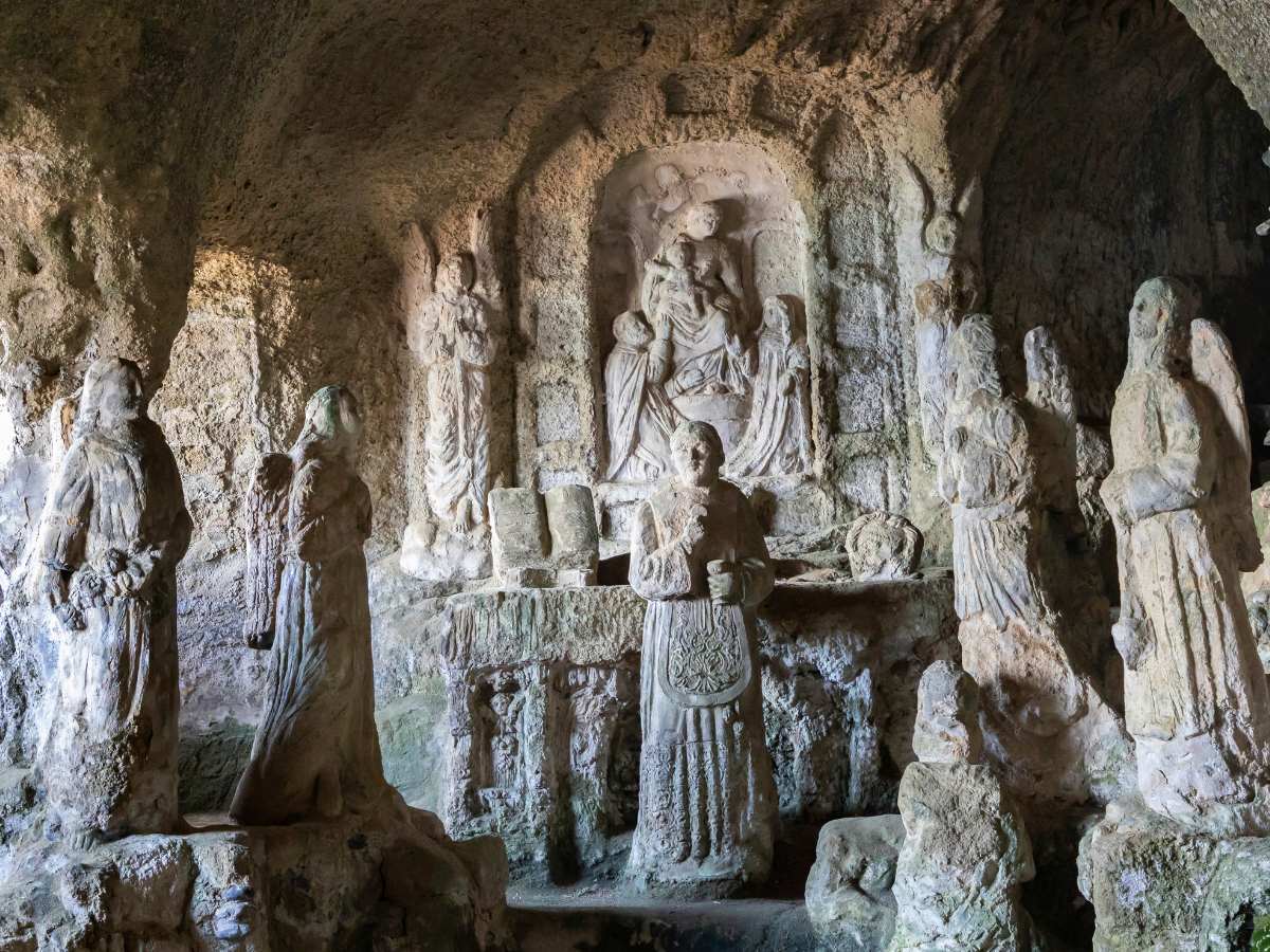 Statue della Chiesetta di Piedigrotta