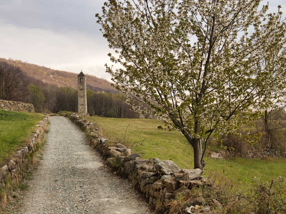 Il sentiero vero il Ciacarun