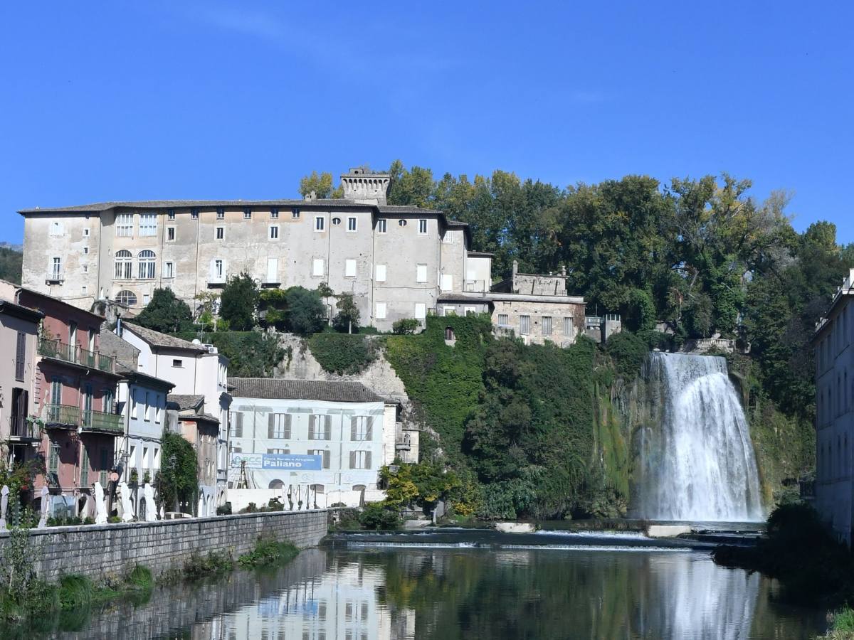 Castello Boncompagni Viscogliosi, Isola del Liro