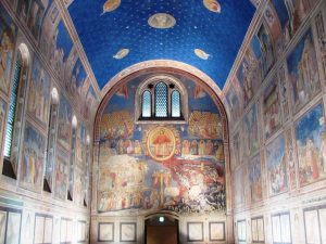 Dentro la Cappella degli Scrovegni