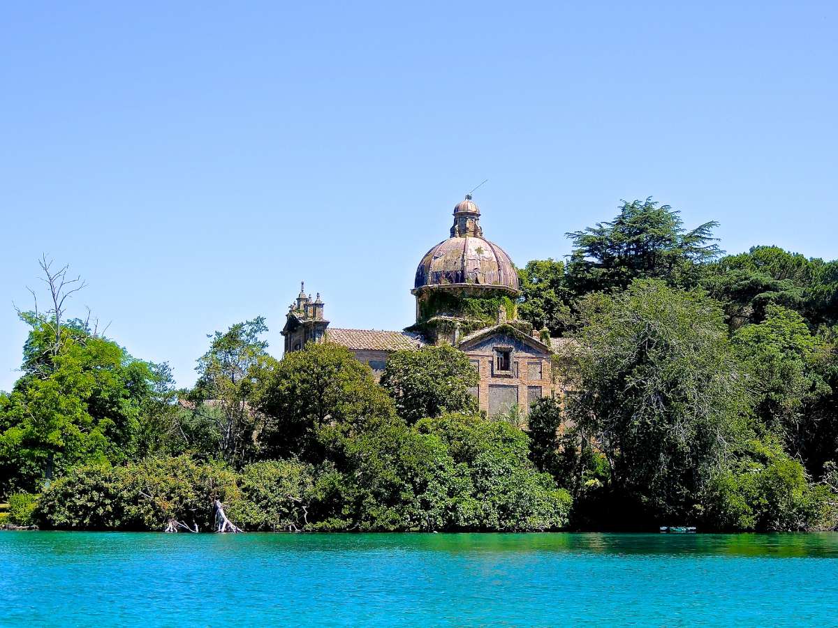 Chiesa dei Santi Giacomo e Cristoforo, Isola Bisentina