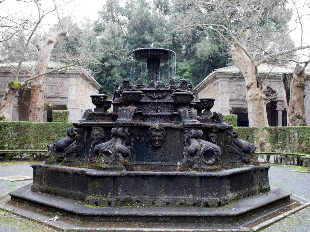 Fontana dei Delfini, Villa Lante