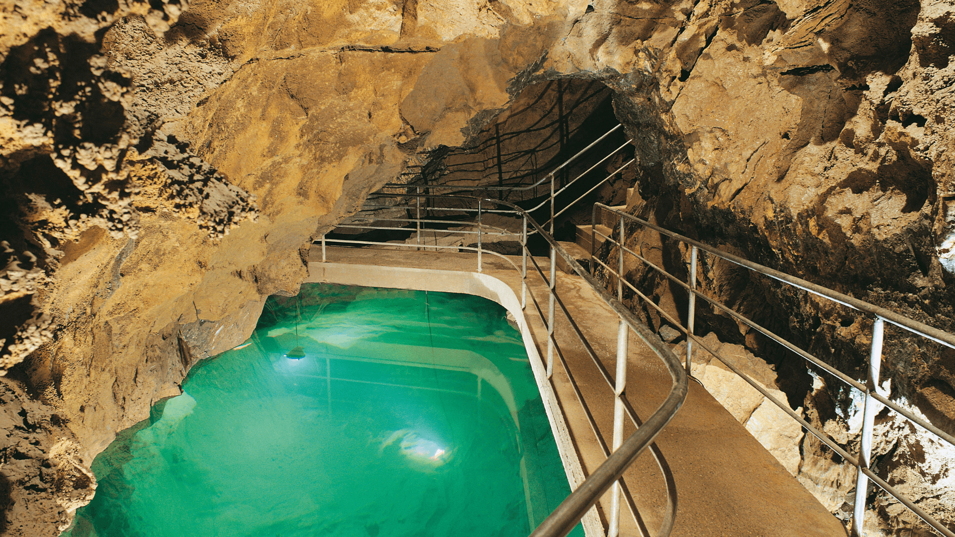 grotta-del-vento-toscana