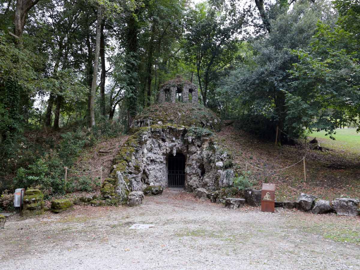 Grotta di Cupido a Villa Demidoff
