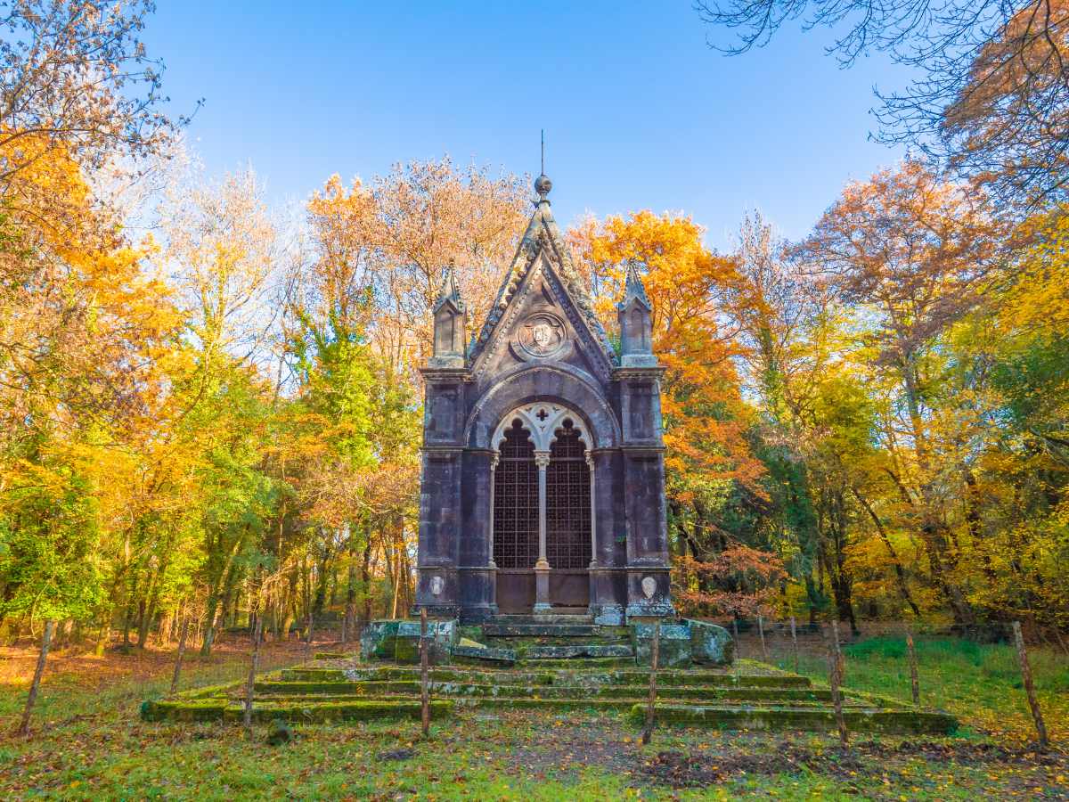Mausoleo nel Bosco del Sasseto, Tuscia