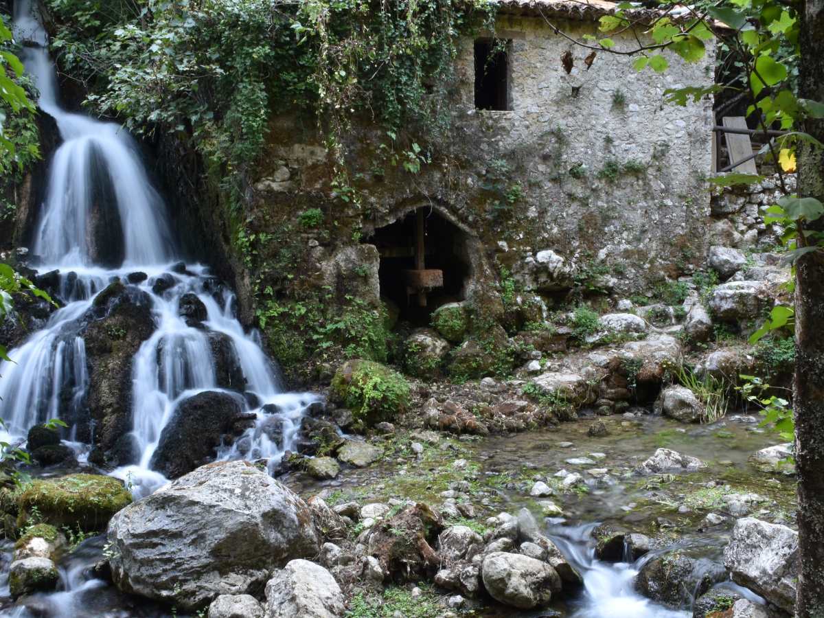 Mulino ad acqua nelle Grotte del Bussento