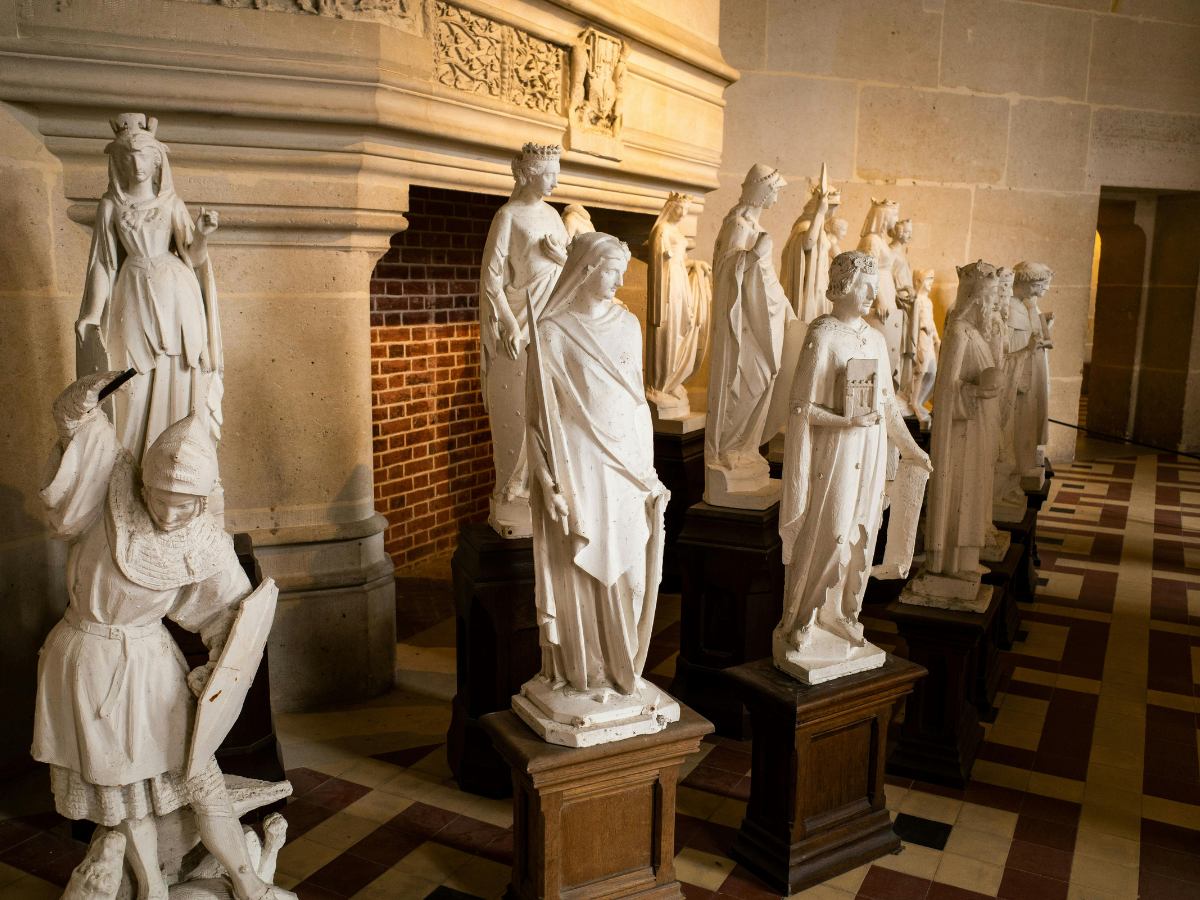 Le statue del Castello di Pierrefonds in Francia