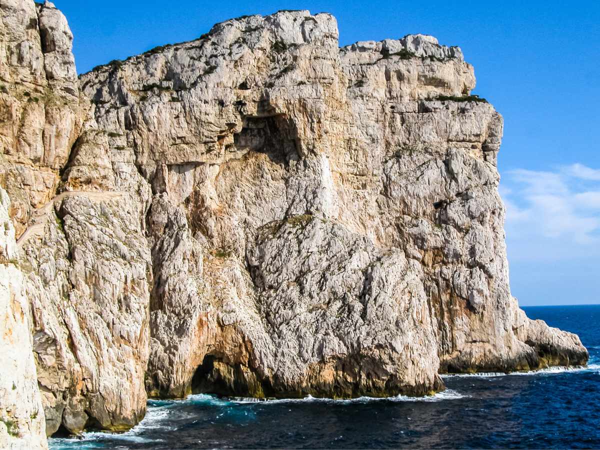 Esterno Grotta di Nettuno in Sardegna