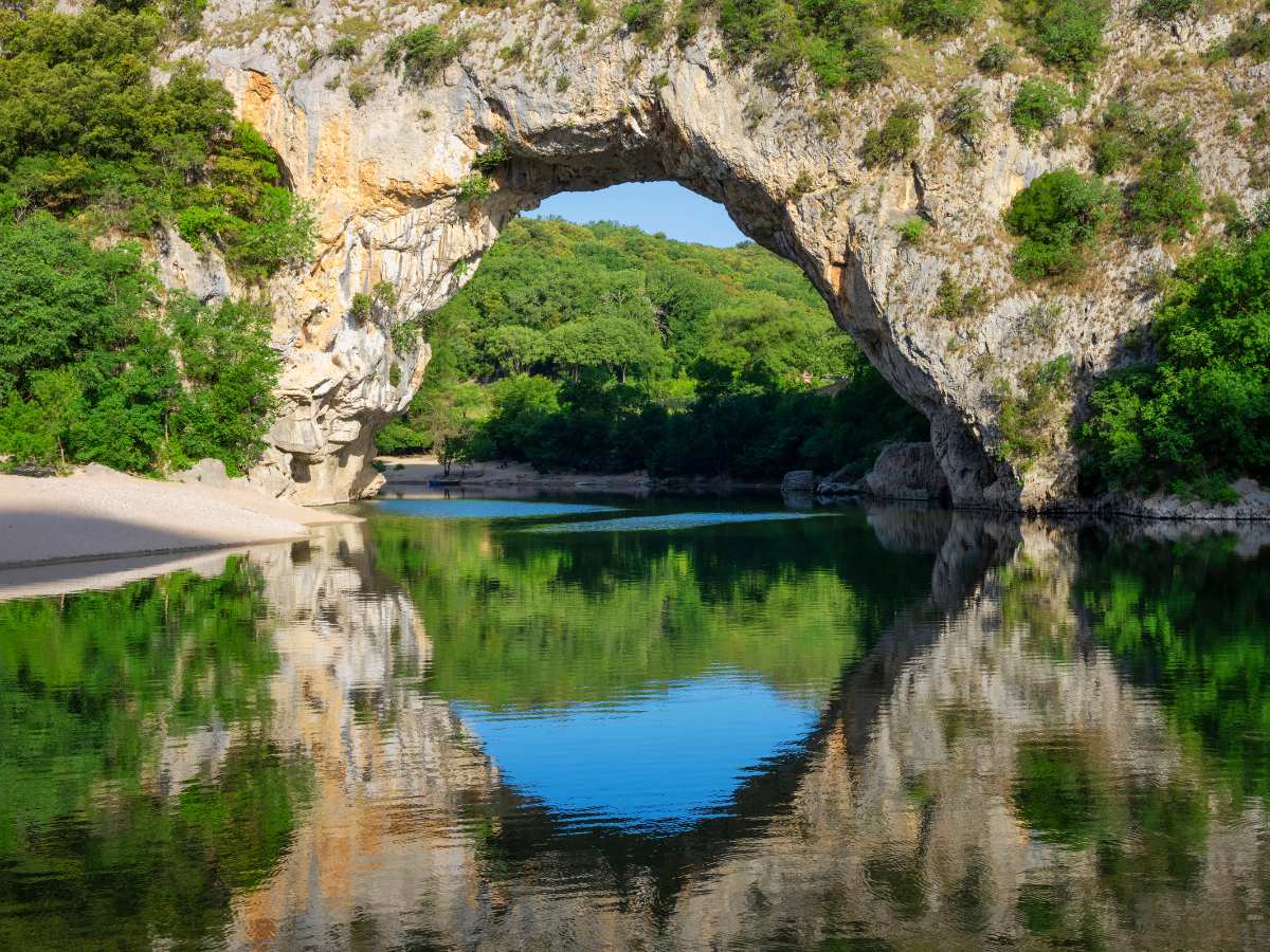 Il maestoso Pont d'Arc in Francia