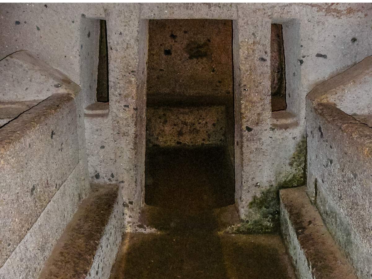Interno tomba etrusca di Cerveteri
