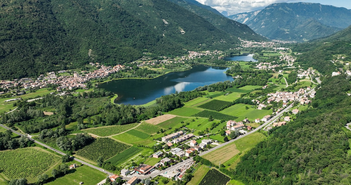 cammino-prosecco-valdobbiadene-conegliano-panorama-lago