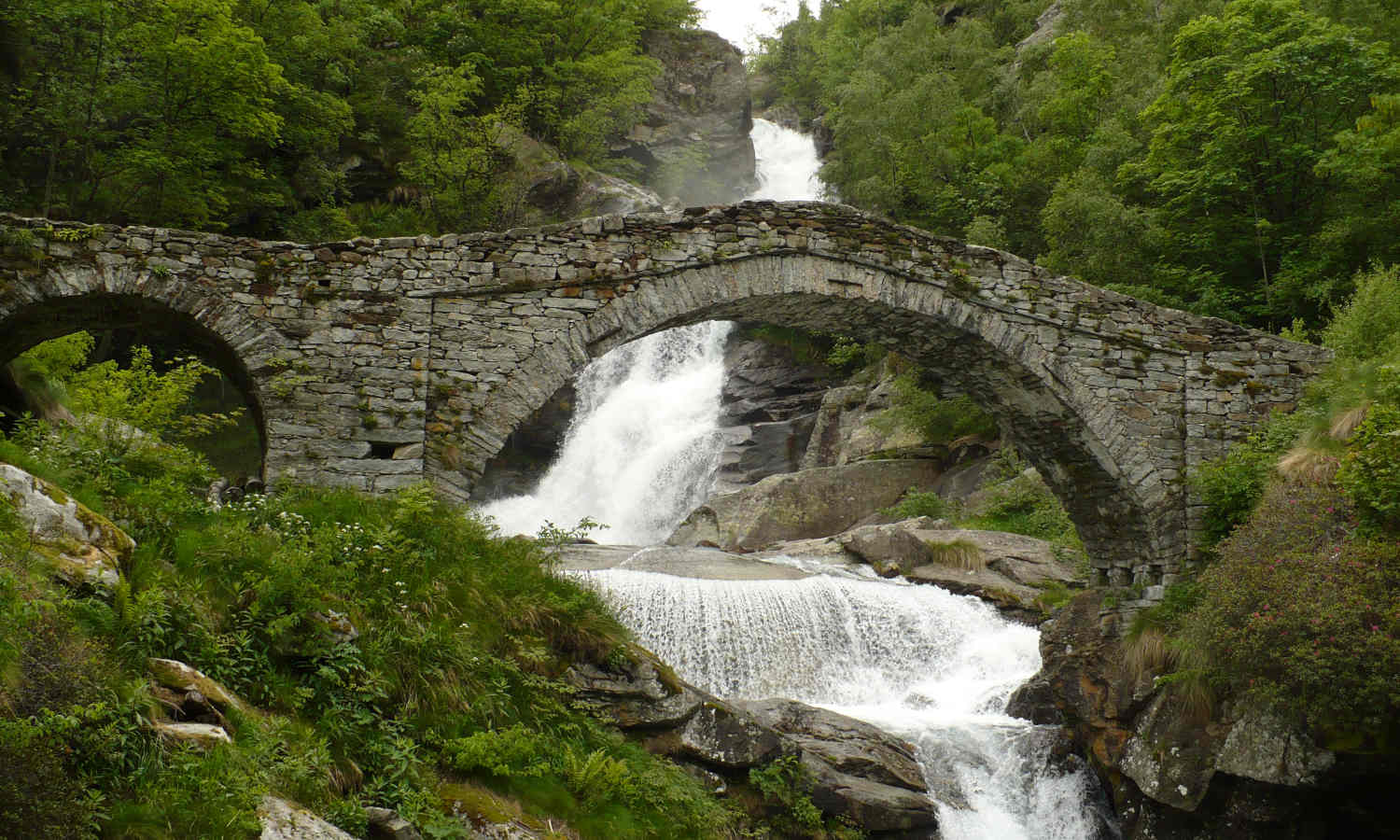cascata di fondo