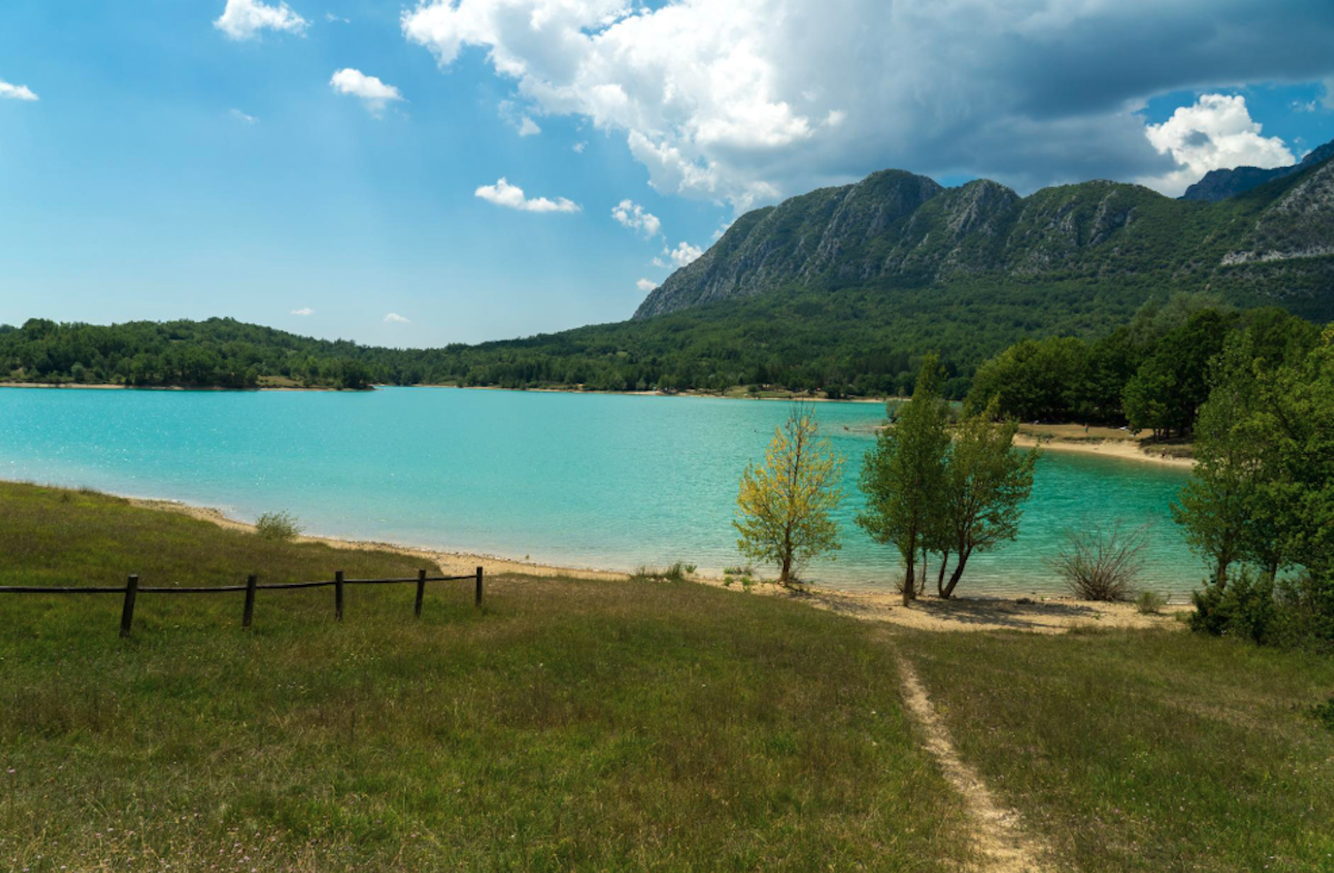 lago-castel-san-vincenzo-passeggiate