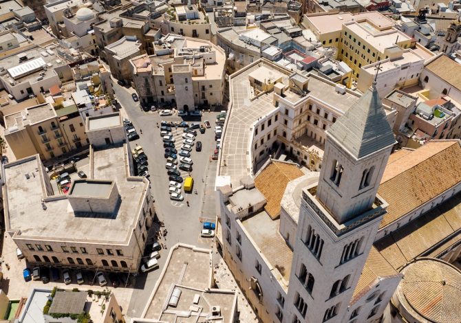 Centro storico di Francavilla Fontana con Piazza Umberto e torre dell'orologio
