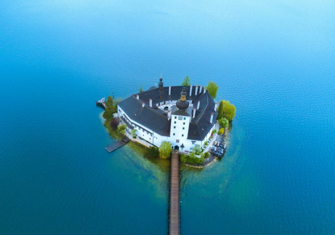 Schloss Ort, castello medievale su piccola isola nel lago di Traun in Austria