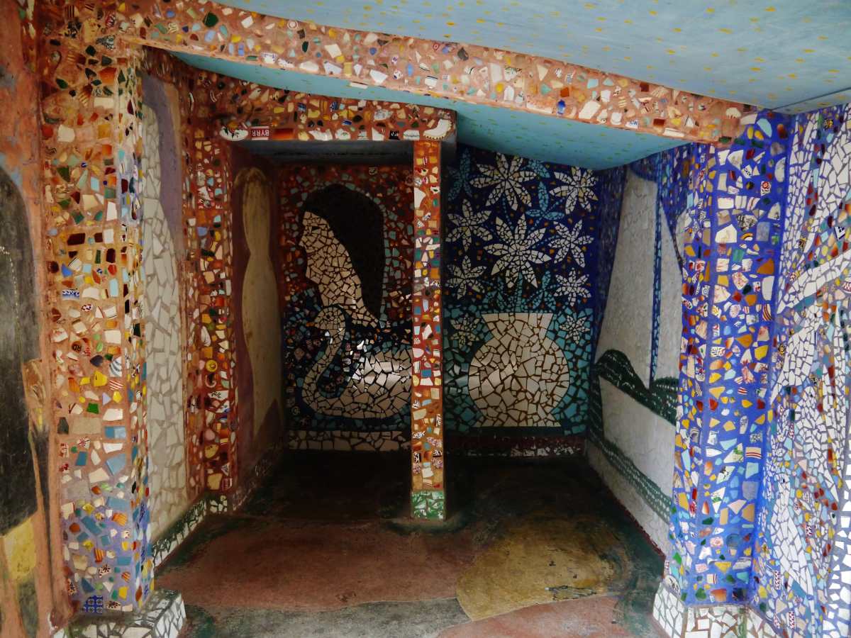 Dentro Maison Picassiette, Francia