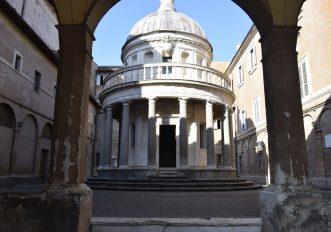 Tempietto di San Pietro in Montorio, facciata circolare con colonne doriche in granito