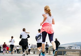 Non serve sudare per tenerti in forma: bastano 10 minuti di corsetta per avere effetti positivi immediati
